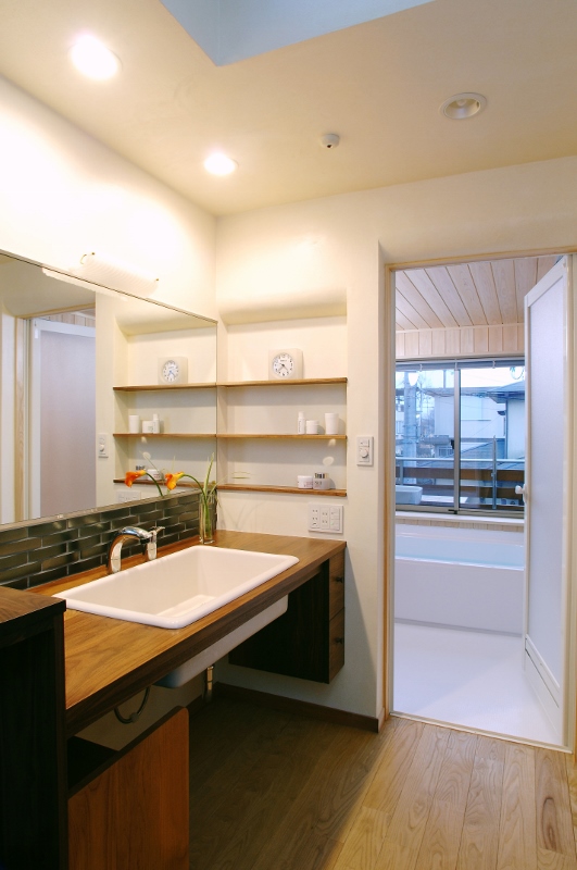 【家具屋さんとの共同作業】